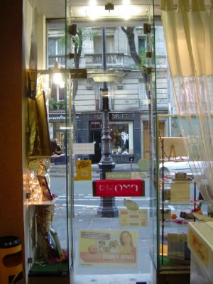 Photo Caulaincourt with Par l'Objet across the street