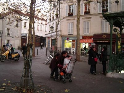 Place des Abbesses - But where's the kiosk?