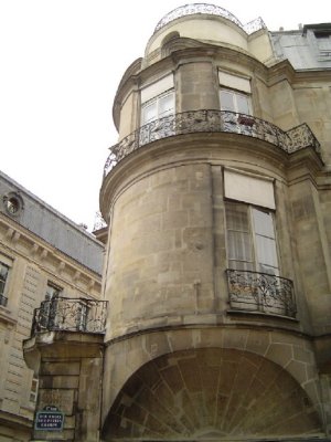 Tres Beaux Building