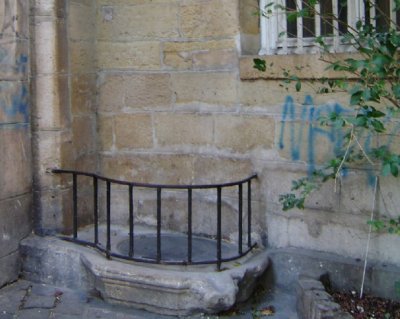 Cour de Rohan ancient well