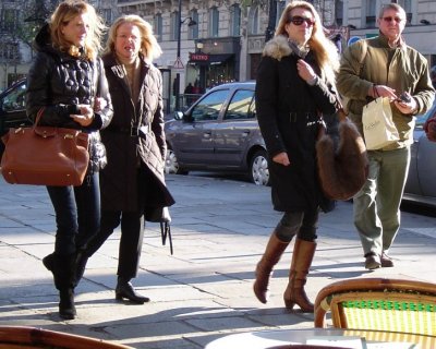 What Theyre Wearing in St-Germain-des-Pres - Black Coats & Boots