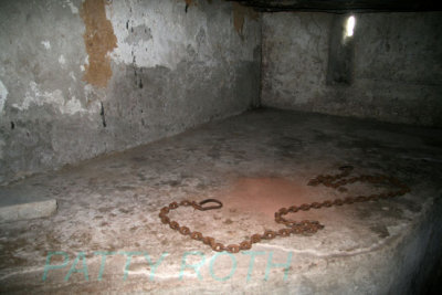 Low chamber where slaves were held