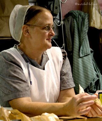 mujer amish mercado