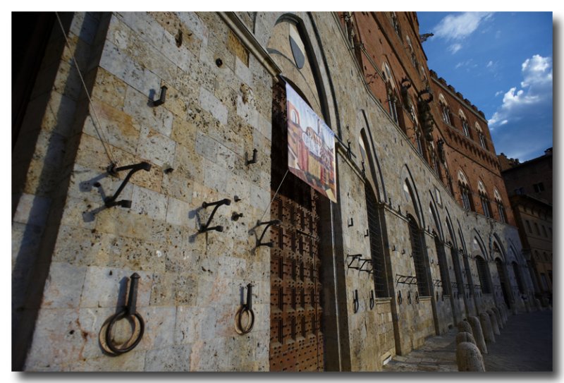 Waiting for horses, Il Campo, Siena
