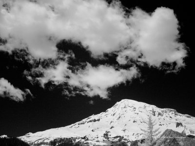 Mount Rainier, Clouds