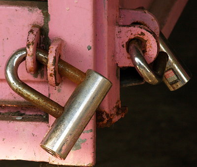 lock pink corner2.JPG
