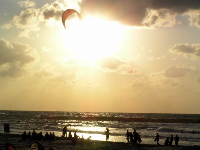 beach rh parasail.JPG