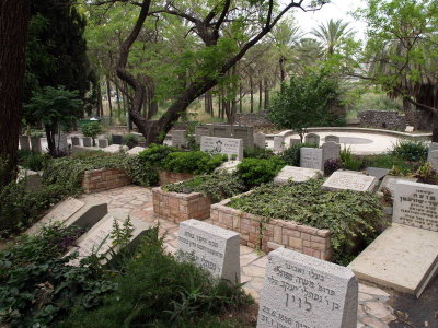 tombs kineret.JPG