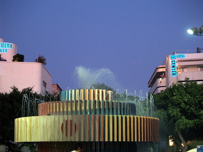 diz fountain hotels.JPG