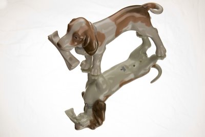 Lladro - Dog with paper