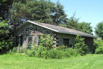 Studio-Garage Building