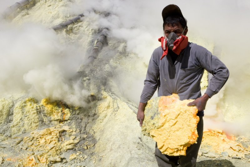 Sulphur rock