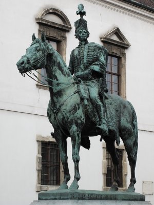 Statue in Castle district