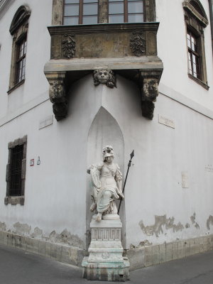Statue ofthe  Old Town Hall