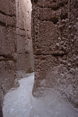 Cathedral Gorge, caves near the picnic area