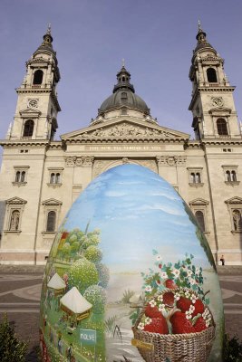 Esater Egg in front of St, Stephen's Basilica