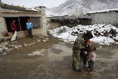 Drigung Qu village, father's good-bye