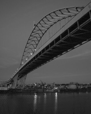 Fremont-Bridge-in-Black-and-White.jpg