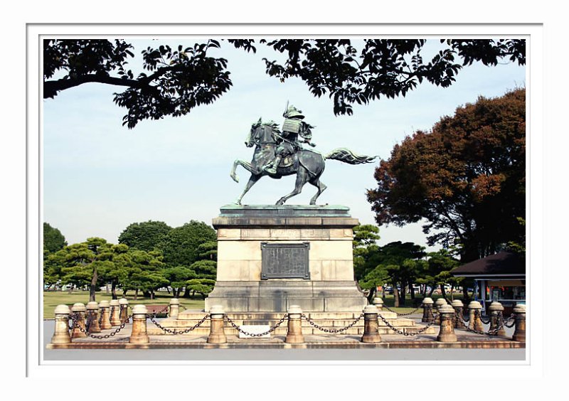 Kusunoki Masashige's Statue