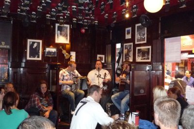 Irish band in Temple Bar (video)