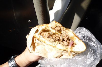 車上的午餐 牛肉餅 Lunch on the bus: beef pastry
