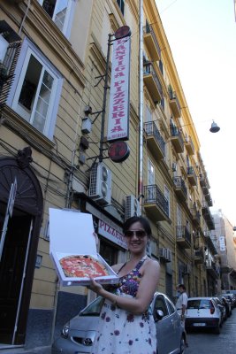順道去拿玻里的披薩老店 Napoli Pizza!