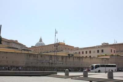 由城牆圍起來的國家 Vaticano is circled by wall