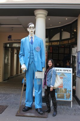The tallest guy 世界紀錄長人 (272cm)