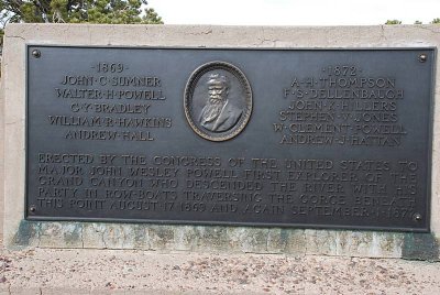 THIS PLAQUE IS DEDICATED TO JOHN WESTLEY POWELL, THE FIRST EXPLORER TO MAP THE GRAND CANYON IN DETAIL