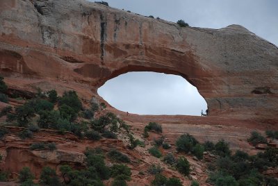 CAN YOU SEE THE PEOPLE IN THIS ARCH...IT WILL GIVE YOU AN IDEA OF JUST HOW BIG THESE ARCHES ARE!!!!