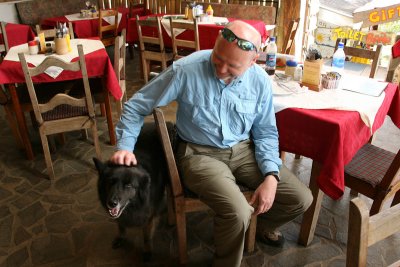 Dale and his new friend at the German Bakery in Nuevo Arenal