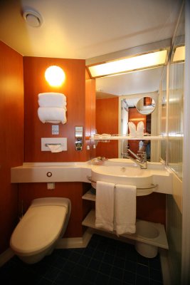Cabin 5567 - bathroom
