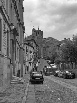 A street in old Toledo / Una calle en Toledo vieja