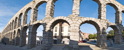 2000 years old aqueduct / Un acueducto de 2000 años