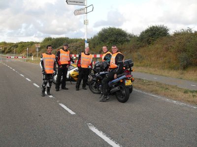 De motorclub voor de verkeersbegeleiding. Bedank mannen!