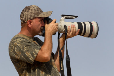 Daniele Occhiato taking pictures of birds of prey....jpg