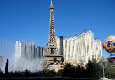 Bellagio Fountains & Paris Casino