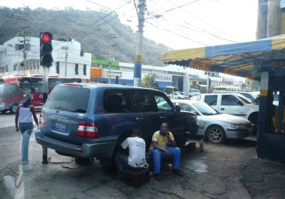 Street Mechanic in Cartagena