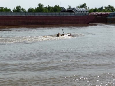 Fast Current at Anchor Buoy on the Mississippi River