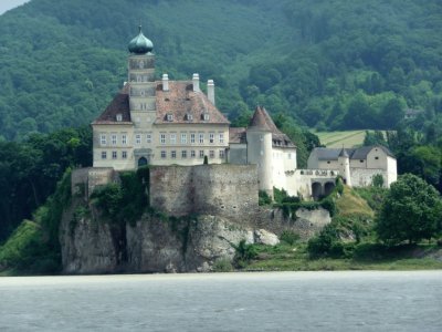 Passing Schonbuhel Castle (original built in the 12th Century)