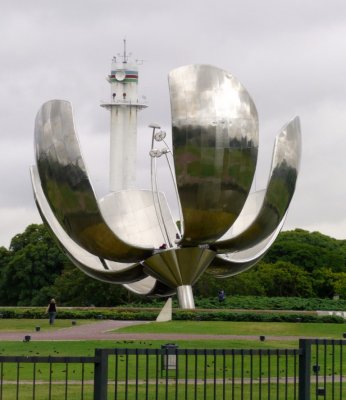 'Floralis Generica' Opens & Closes by Solar Rays