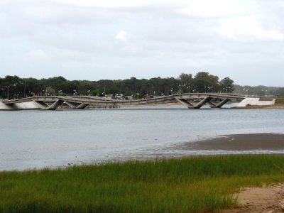 Wave-shaped Bridge in La Barra