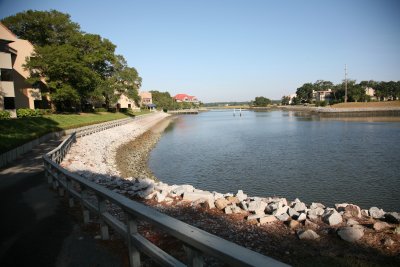 Along the bike path to Shelter Cove