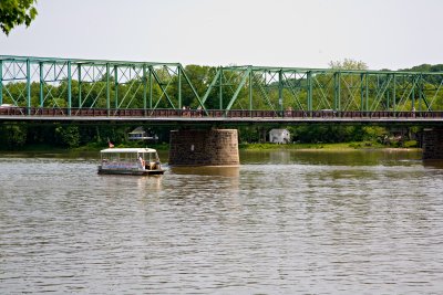 Sightseeing boat