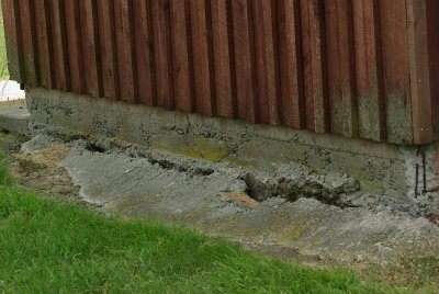 After 7.1 Earthquake cracks by building.