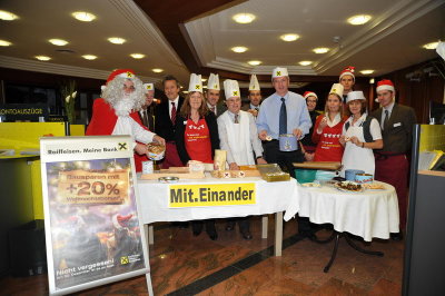 Es weihnachtet in der Raiffeisenregionalbank Wiener Neustadt