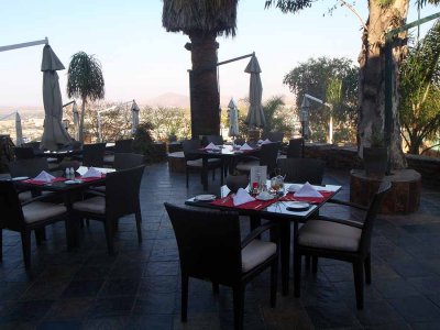 THE CAFE AT THE HEINITZBURG