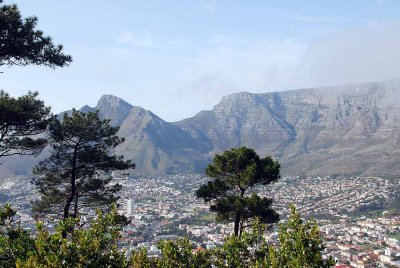 VIEW FROM SIGNAL HILL TO TABLE MOUNTAIN
