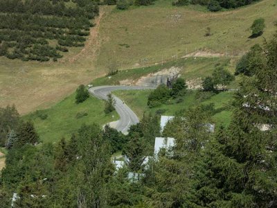 ROAD TO ALPE DE HUEZ