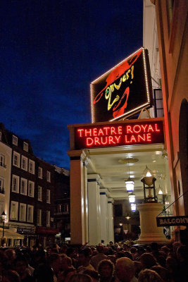 London Theatre<br>Oliver